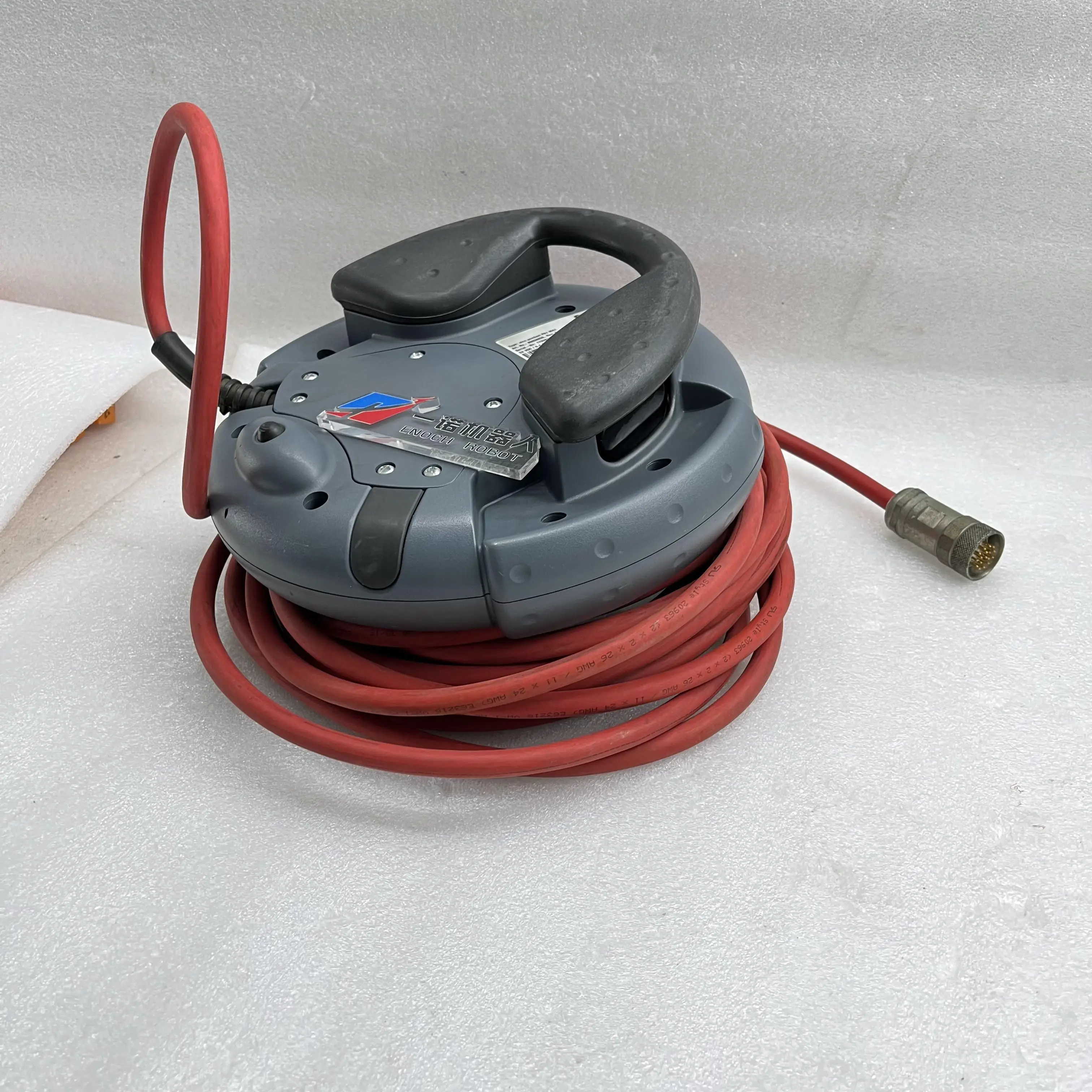 AICO.PENDANT P61 MA1 80036035 REV E Робот-мпулятор был использованием и инвентарь работает