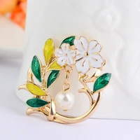 hollow leaves enamel pins fashion green leaf white flower pearl brooch bag collar badge accessories fashion jewelry wholesale