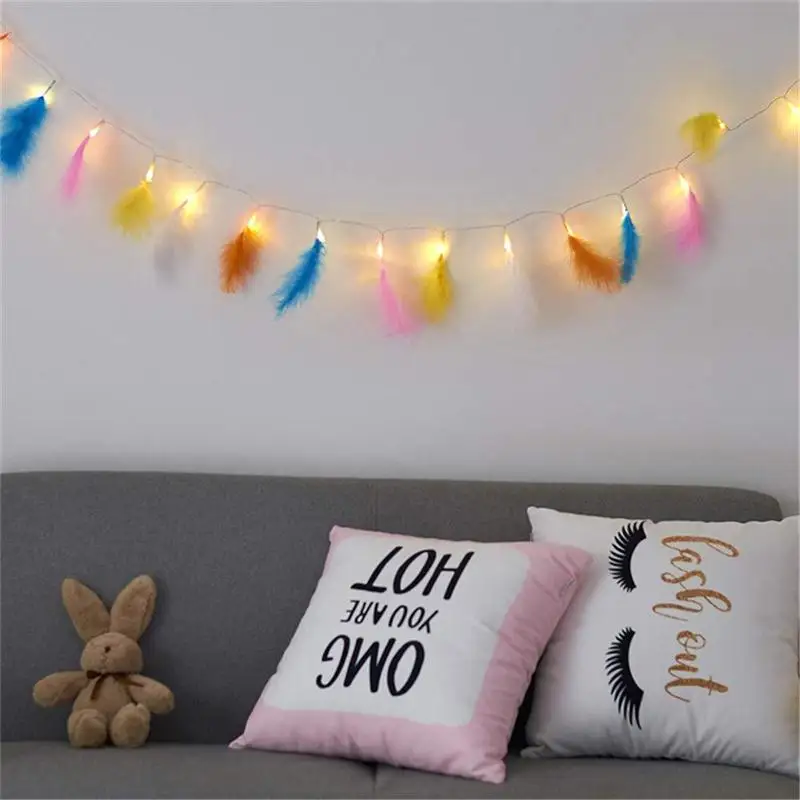 Праздничная светодиодная гирлянсветильник с цветными искусственными перьями