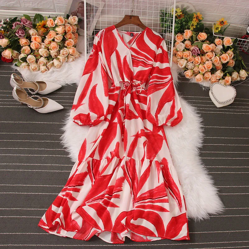 

Женское платье с длинным рукавом и V-образным вырезом