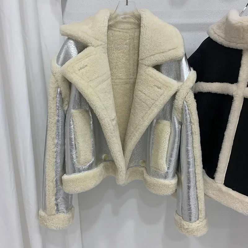 Женская байкерская куртка из натуральной овчины теплая и меха ягненка для зимы