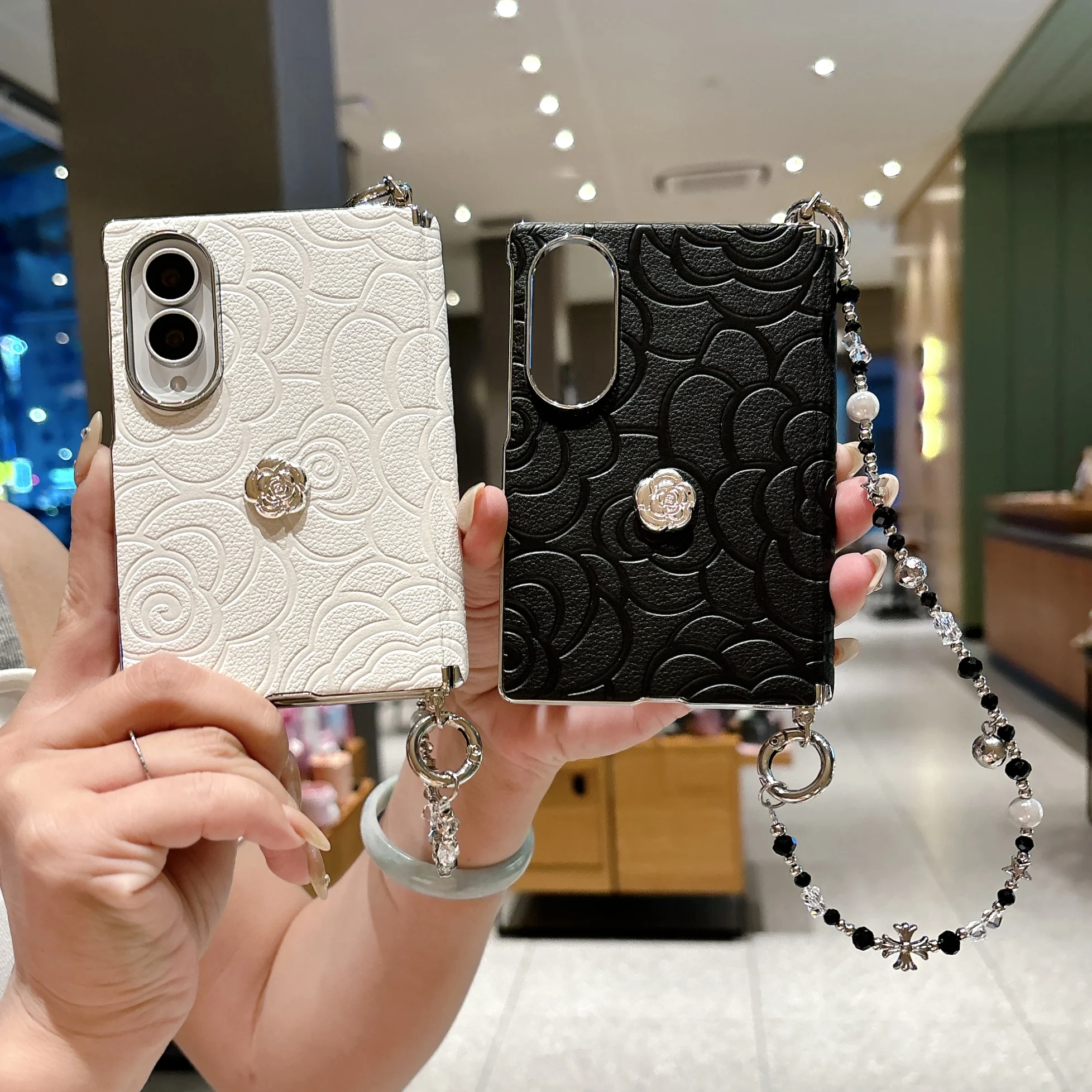 Фото Модный 3D-чехол из кожи с тиснением камелии для Samsung Z Fold 8 ZFold8, защита шарнира, тонкий, приятный на ощупь, с ремешком на руку №1