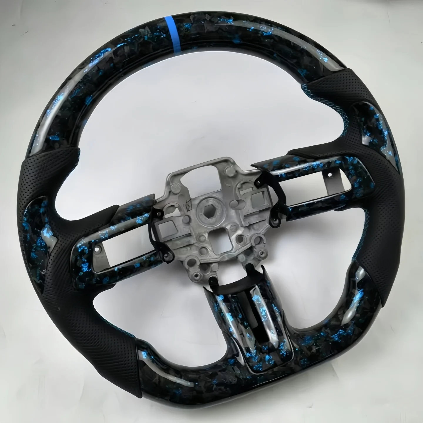 Фото Руль для Ford Mustang S197 Series 2005-2014 5.0L GT GT500 GT500KR RTR Shelby Super Snake, кастомизированный, из углеродного волокна №2