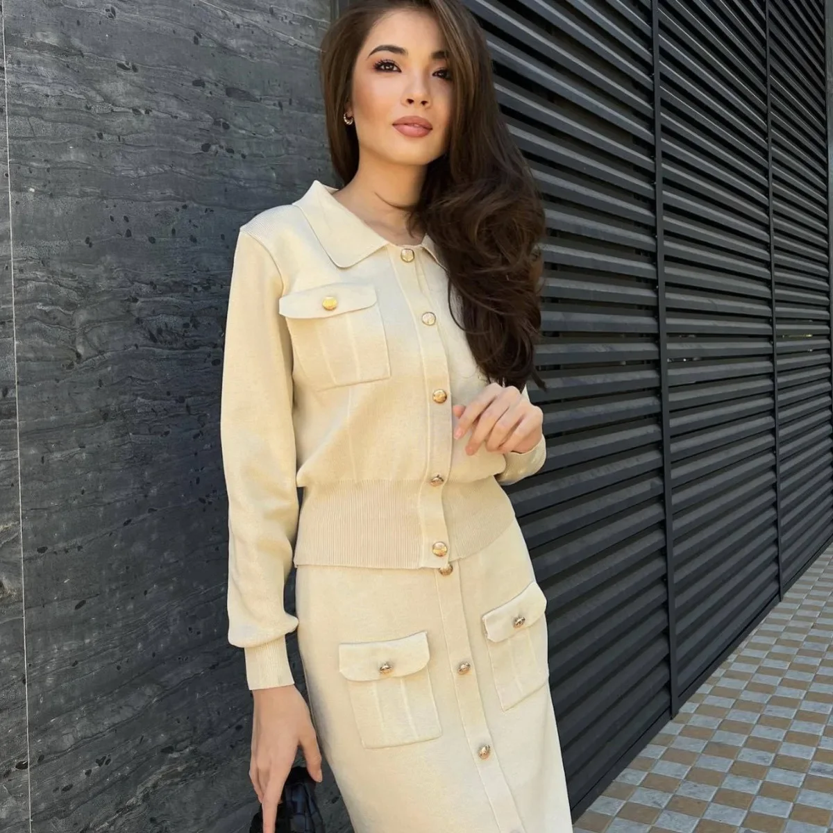 Женский однобортный комплект из двух предметов элегантный однотонный топа с