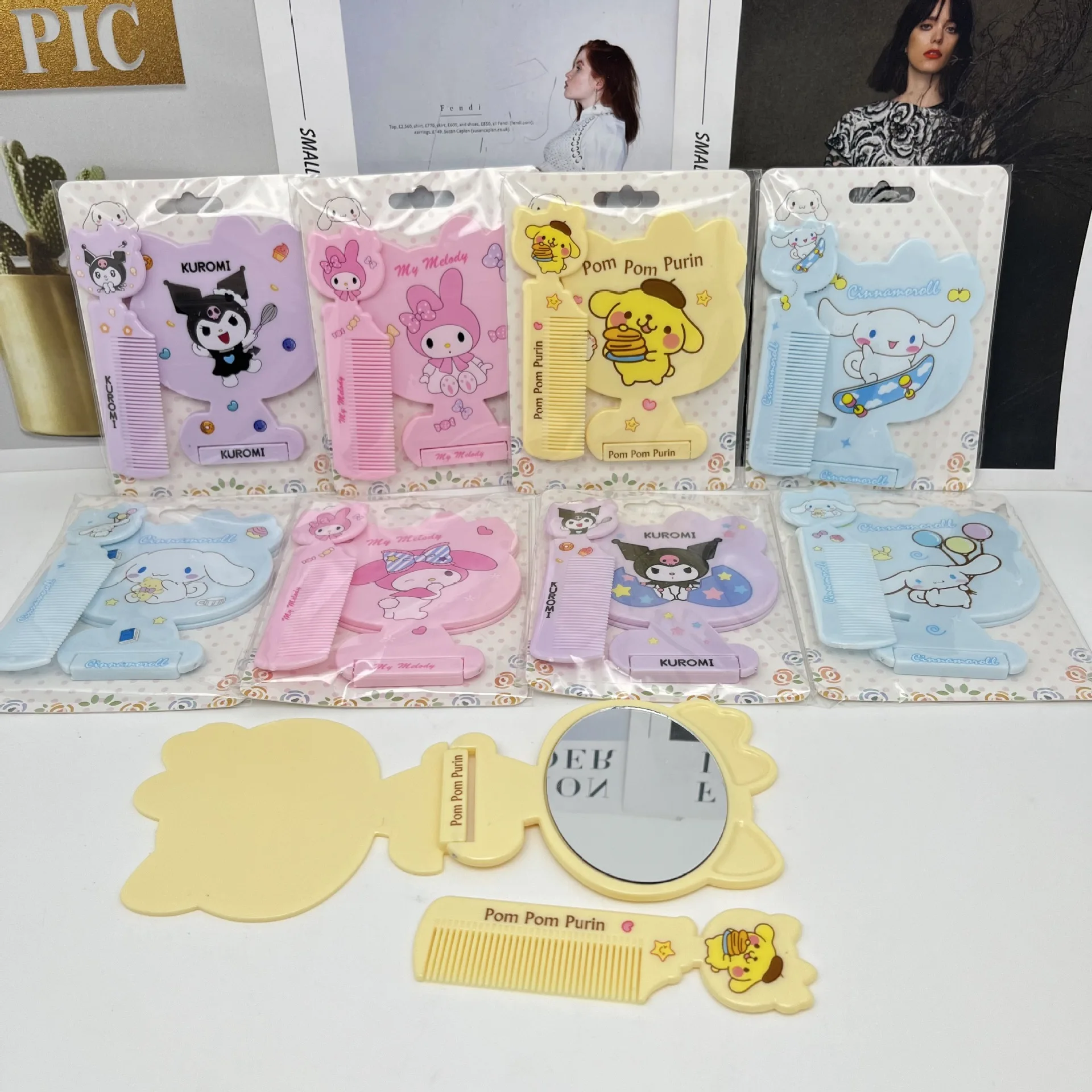 Портативное складное зеркало MINISO Kuromi Melody Pochacco Cinnamoroll