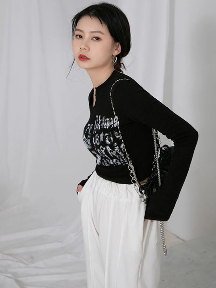 Футболка женская эластичная с длинным рукавом в стиле граффити |