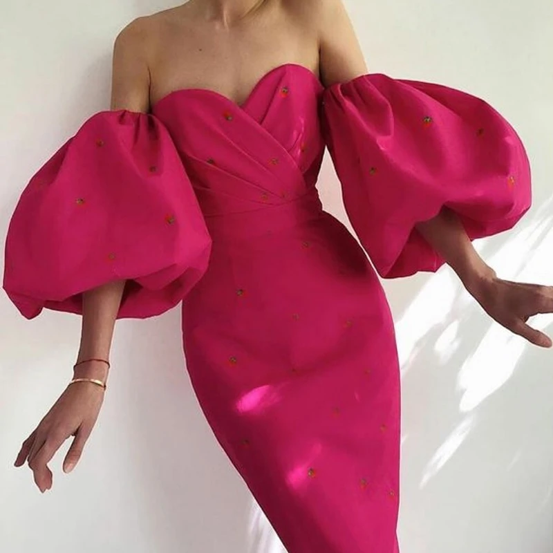 

Женское облегающее платье с открытыми плечами, коротким рукавом-фонариком и открытой спиной