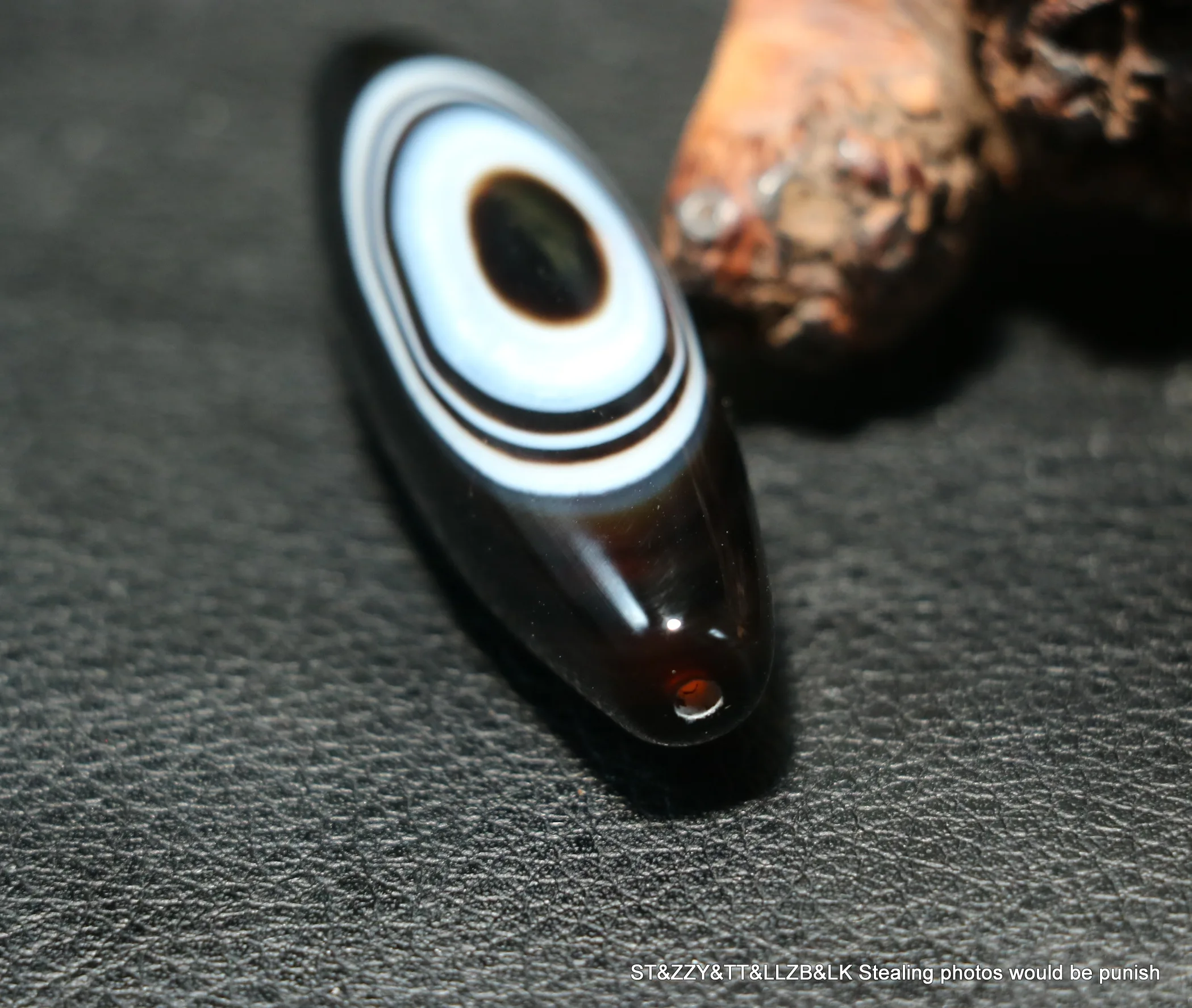 Tibetan Old Agate DZi Bead Pendant 5A