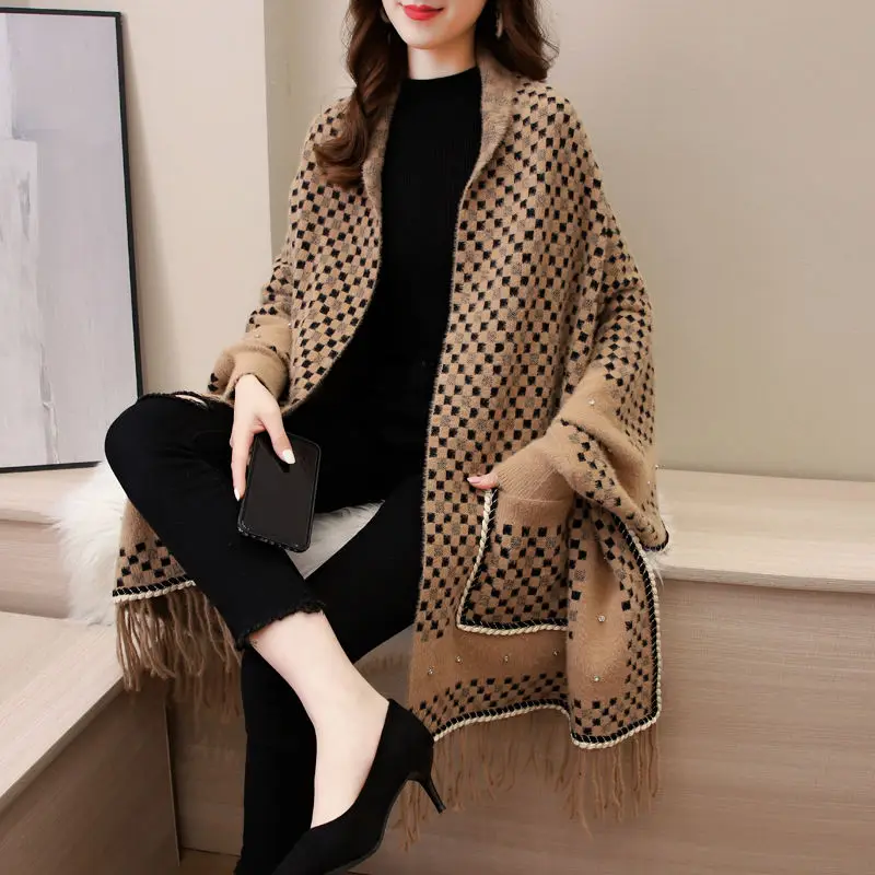 

Women cape with mink velvet poncho sleeve autumn and winter wear casual small fragrant long sleeve plaid tassel poncho female