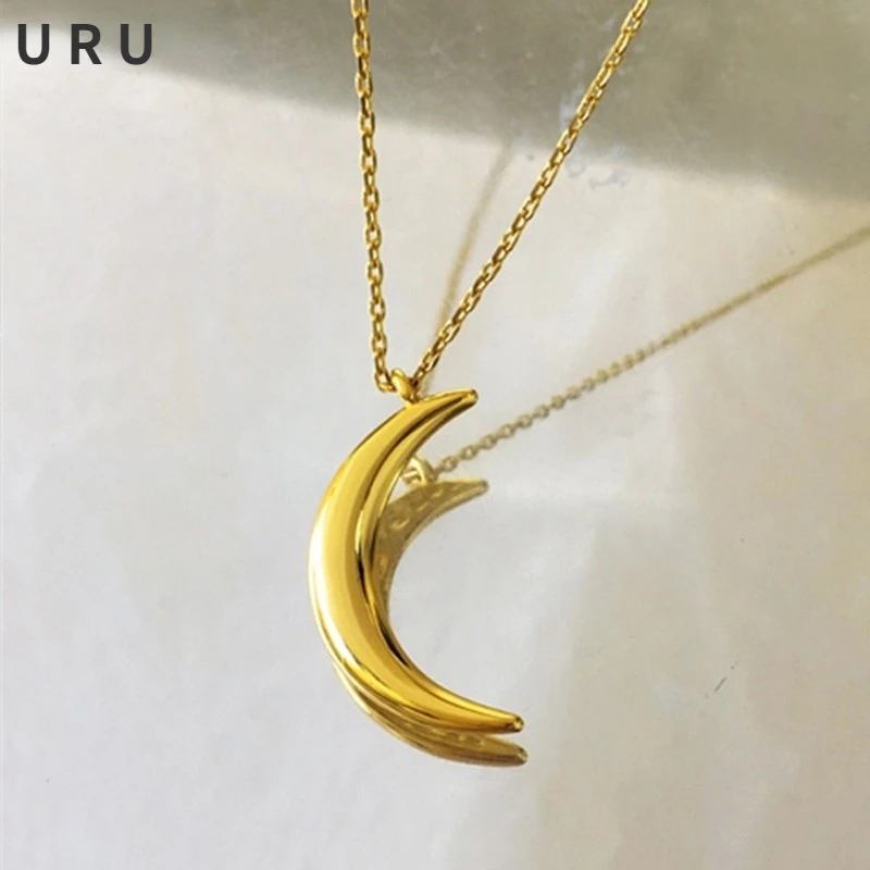 

Modern Jewelry Simply Moon Pendant Necklace Romantic Design High Quality Brass Chain Golden Necklace For Women Gifts Daily Wear