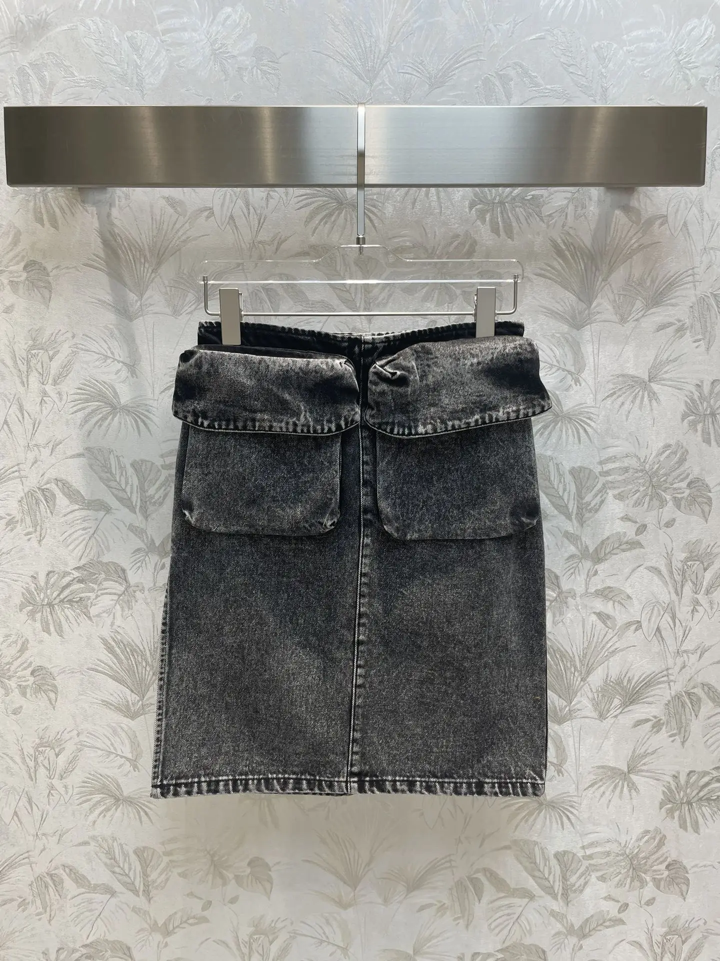 

2023 черная джинсовая юбка с большими карманами