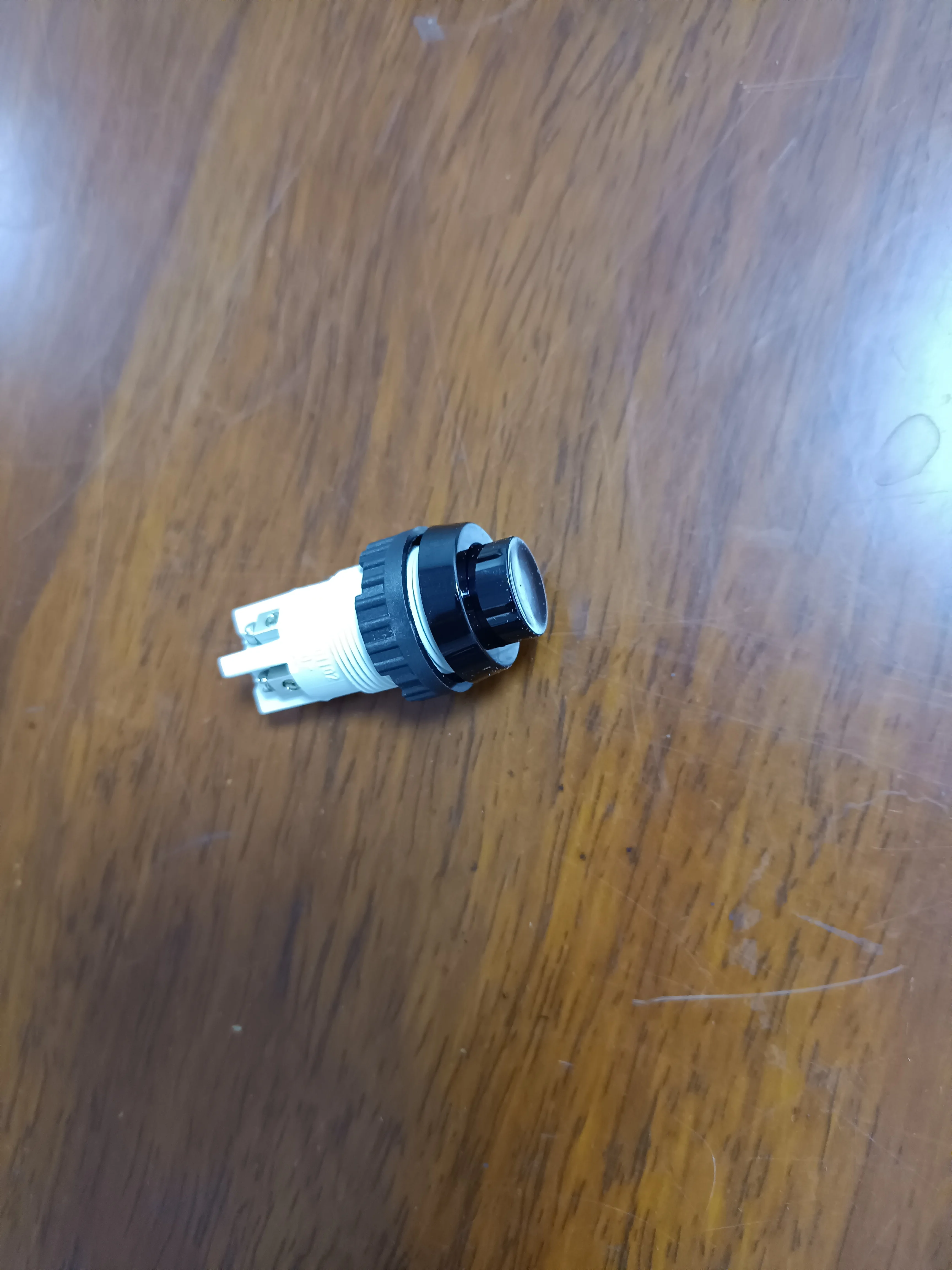 1.01.102.011/0104 кнопочный переключатель для режущего станка Germny 1X с автосбросом 1NC + 1NO