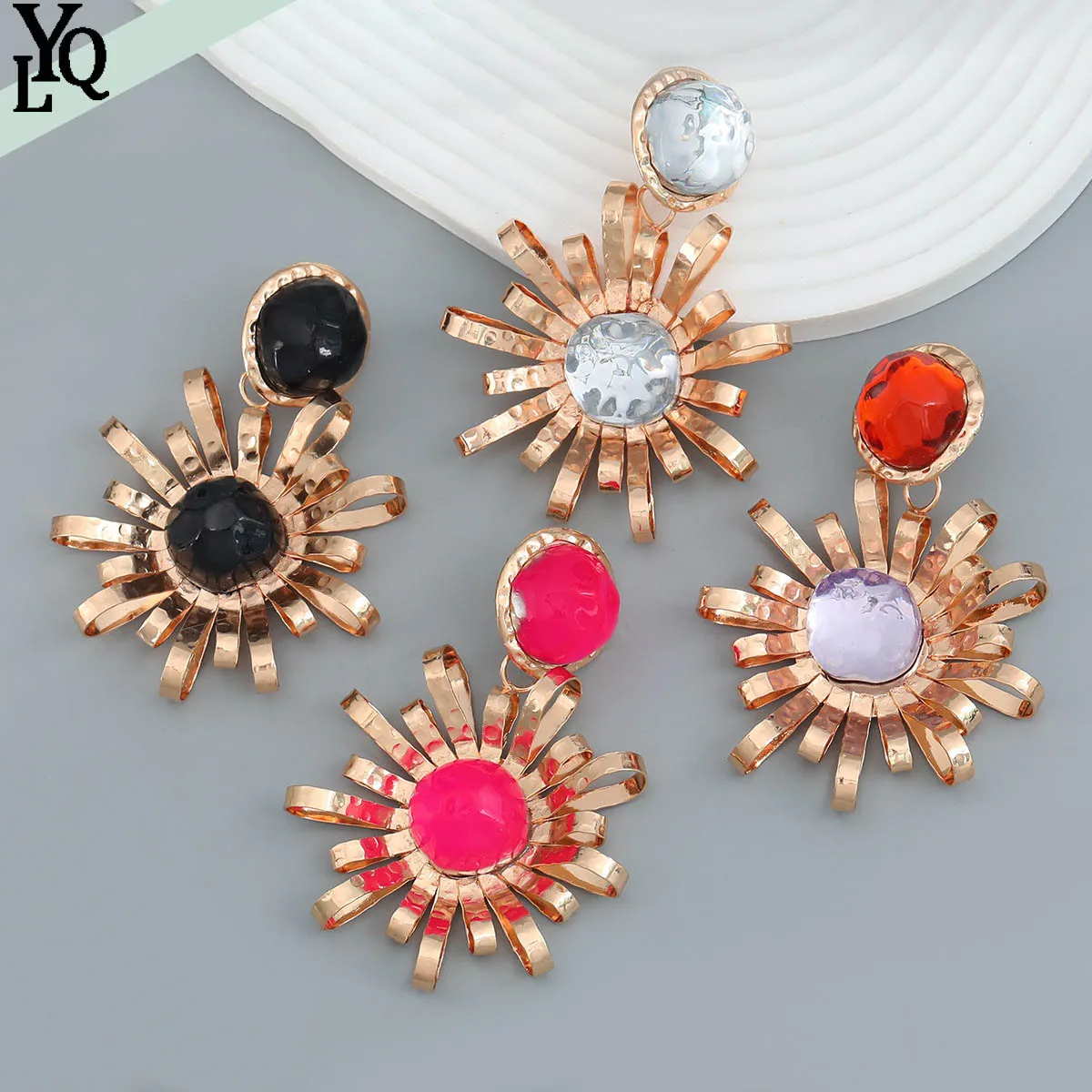 

Spring New Flower European and American Earrings Women's Trend Alloy Resin Exaggerated Jewelry