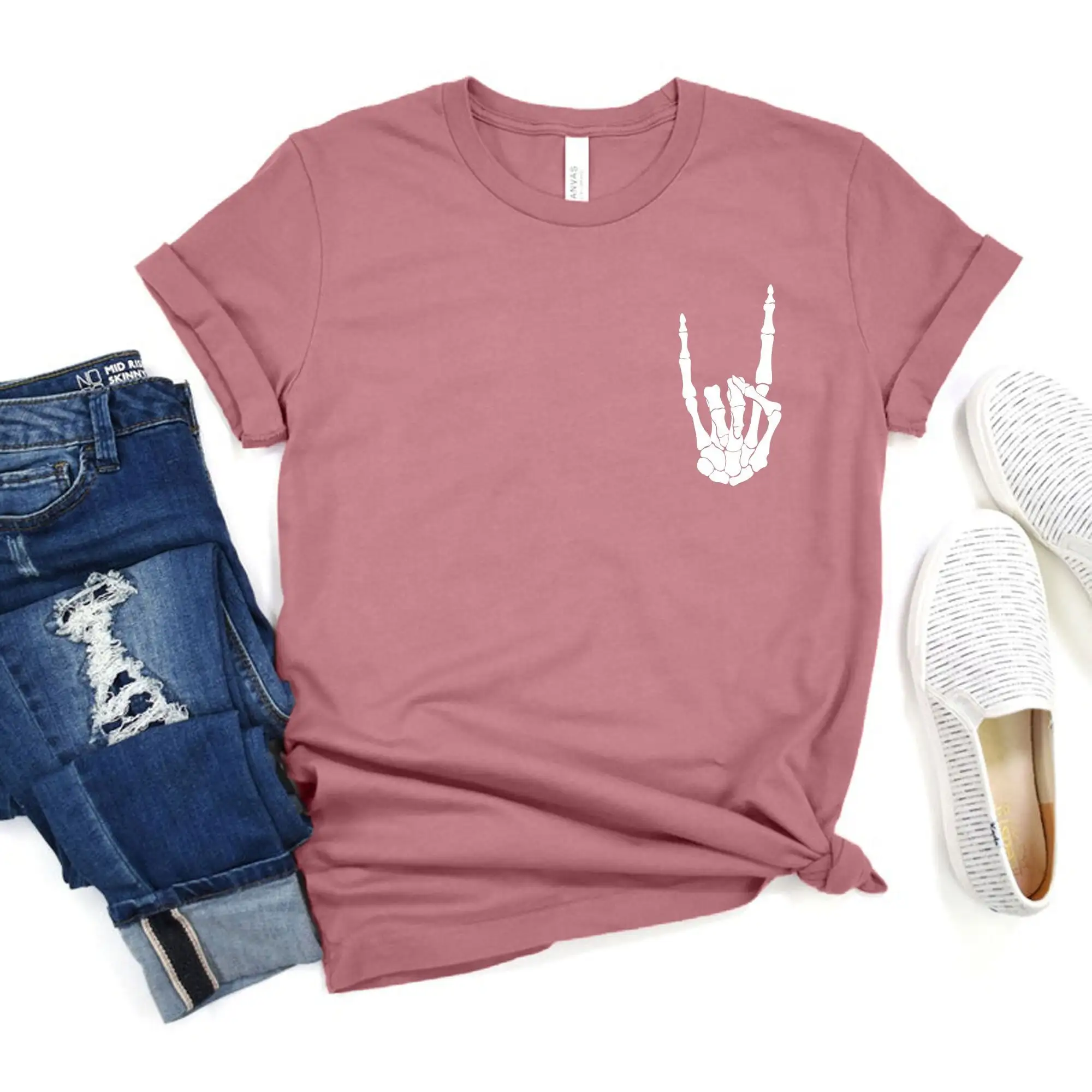 Карманная футболка со скелетом для рук минималистичный знак свисающими пальцами