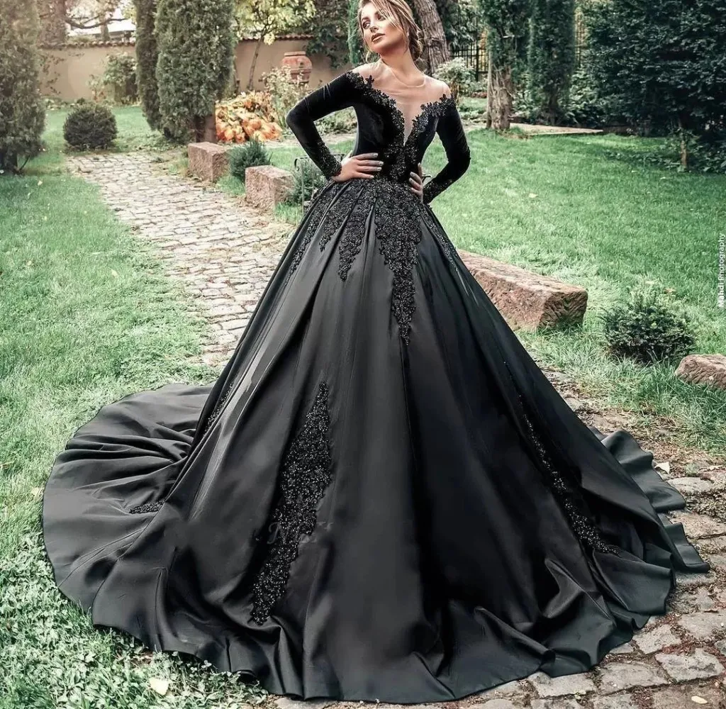 

Vintage Black Gothic Forest Wedding Dresses Sheer Neck Long Sleeve Appliqued Swee Train Bridal Gowns Vestidos De Novia Mariage