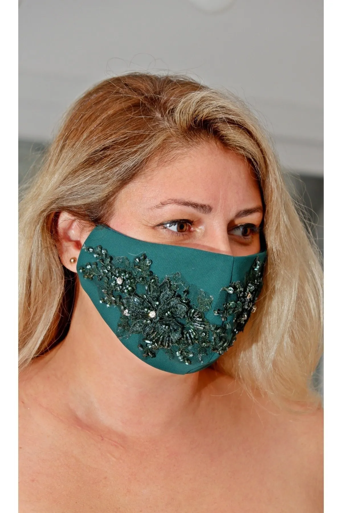 

Bridal Accessories Emerald Green Evening Mask emhed With 3D Lace With Intense embroidery embroidery For Wedding