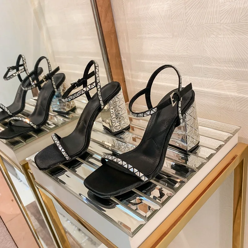 

2022 New Thick Heel Sandals Back Empty Toe Buckle High Heel Sandals European and American Fashion Women's Shoes