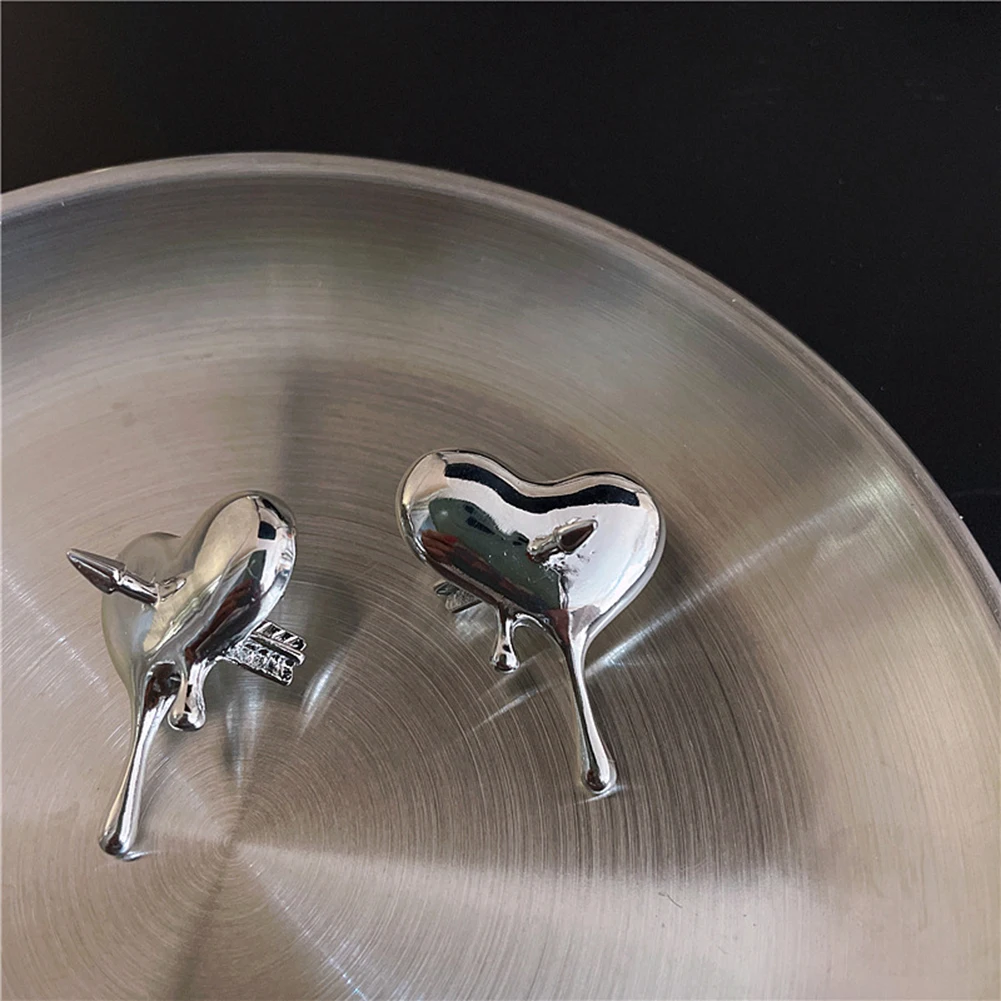 

2022 New Fashion Personality Harajuku Style Metal Cupid Heart Piercing Arrow Stud Earrings For Women Punk Party Jewelry Gifts