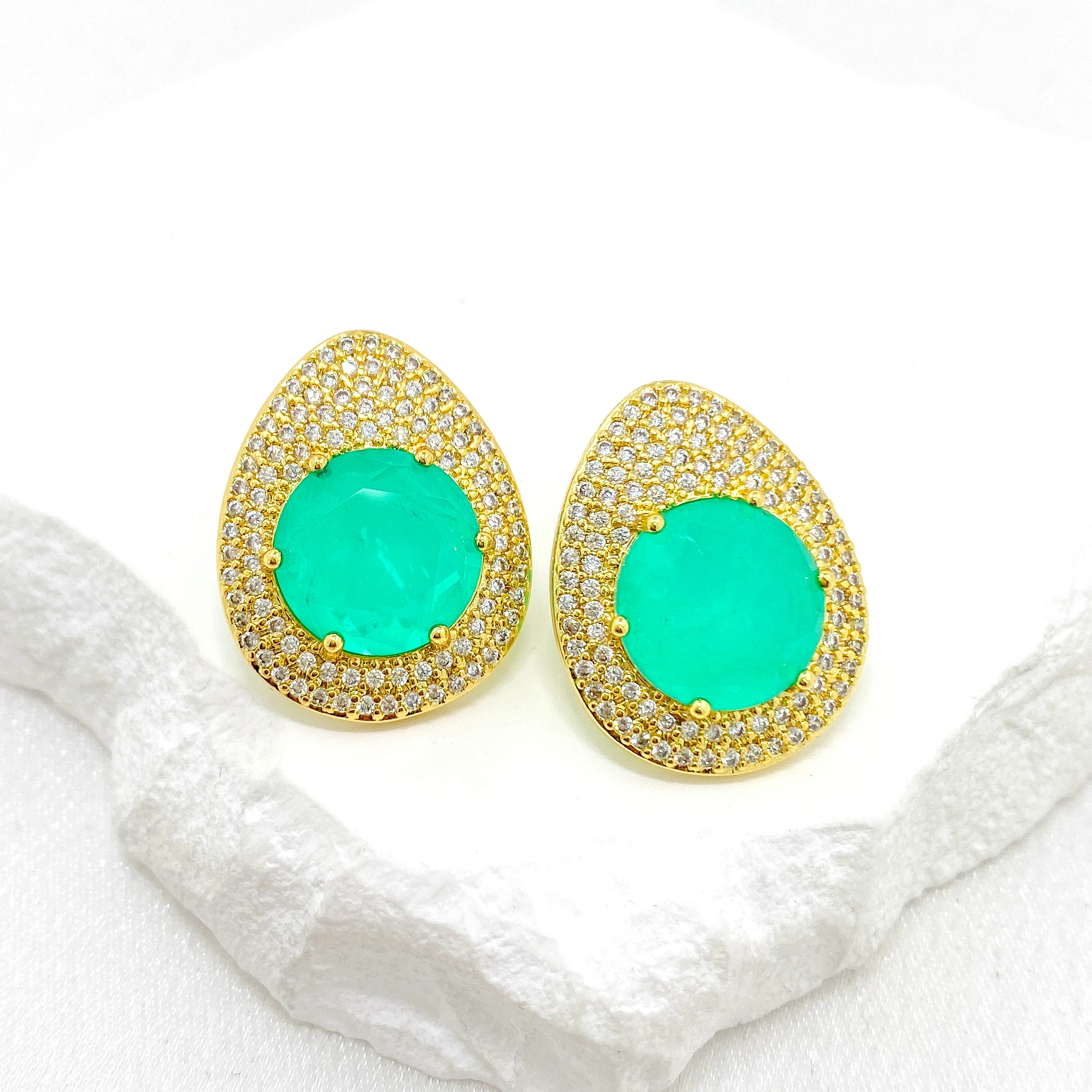 Серьги-подвески с фианитом круглой огранки в форме яйца