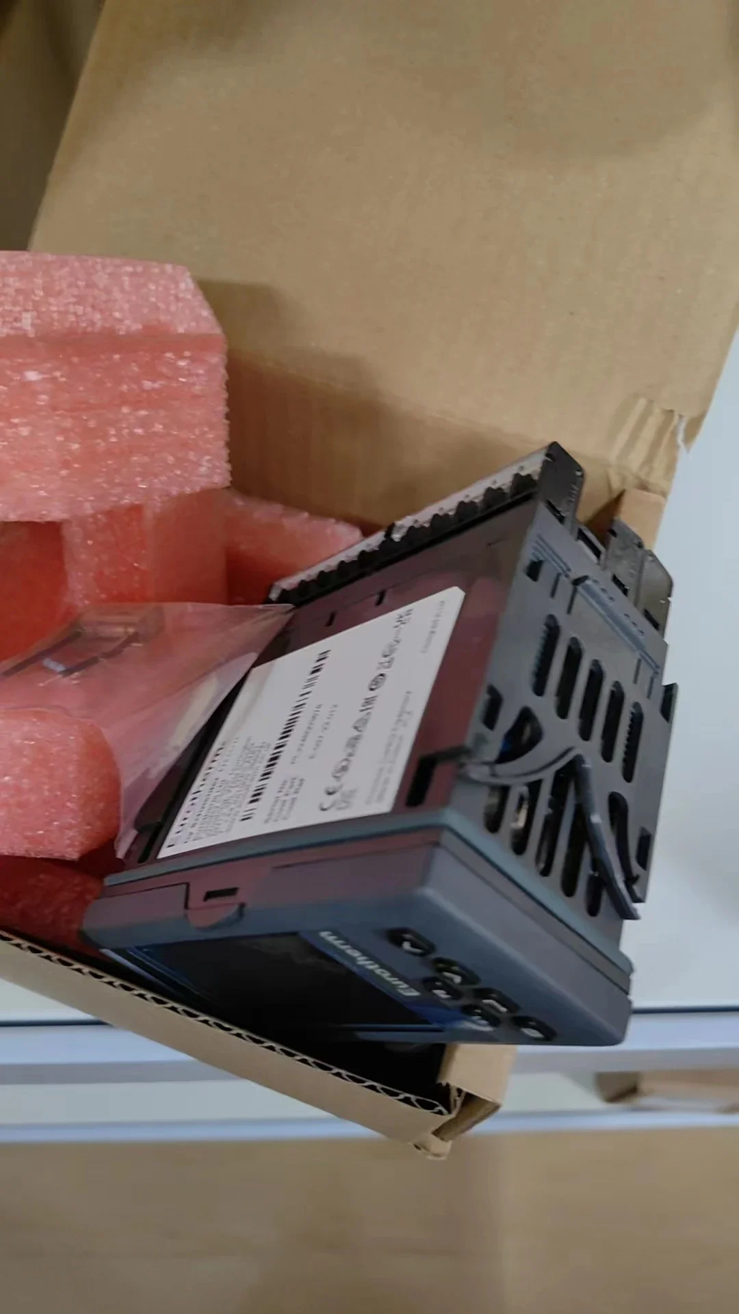 Eurotherm EPC3008/CC/VH/L2/R2/R2/XX/XX/XX/XX/TK/XXX/ST/XXXXX/XXXXXX/XX/1/S/7/X/X/X/P/X/X/C/XX/XX/XX/XX/XX