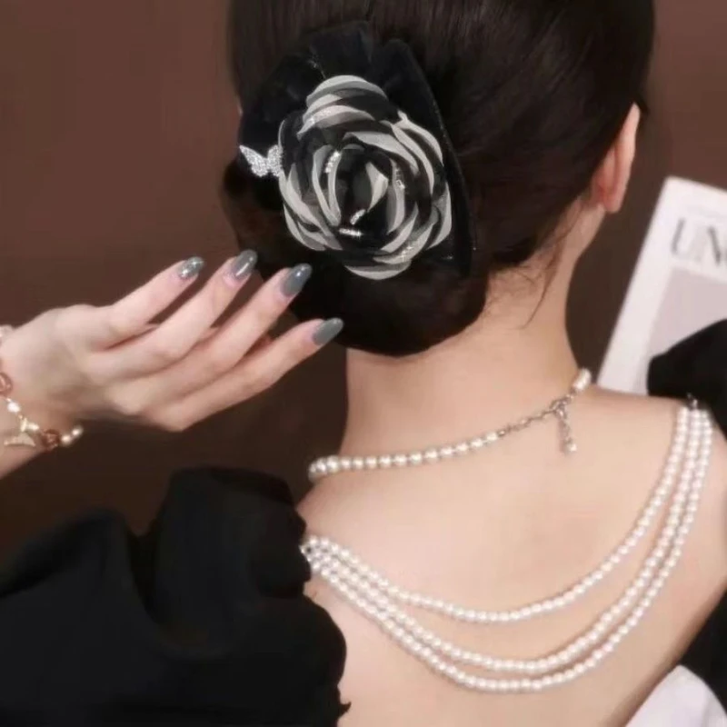 

Simple and atmospheric fabric hair accessories silk yarn camellia lazy person twist twist hair artifact 2022 new trend