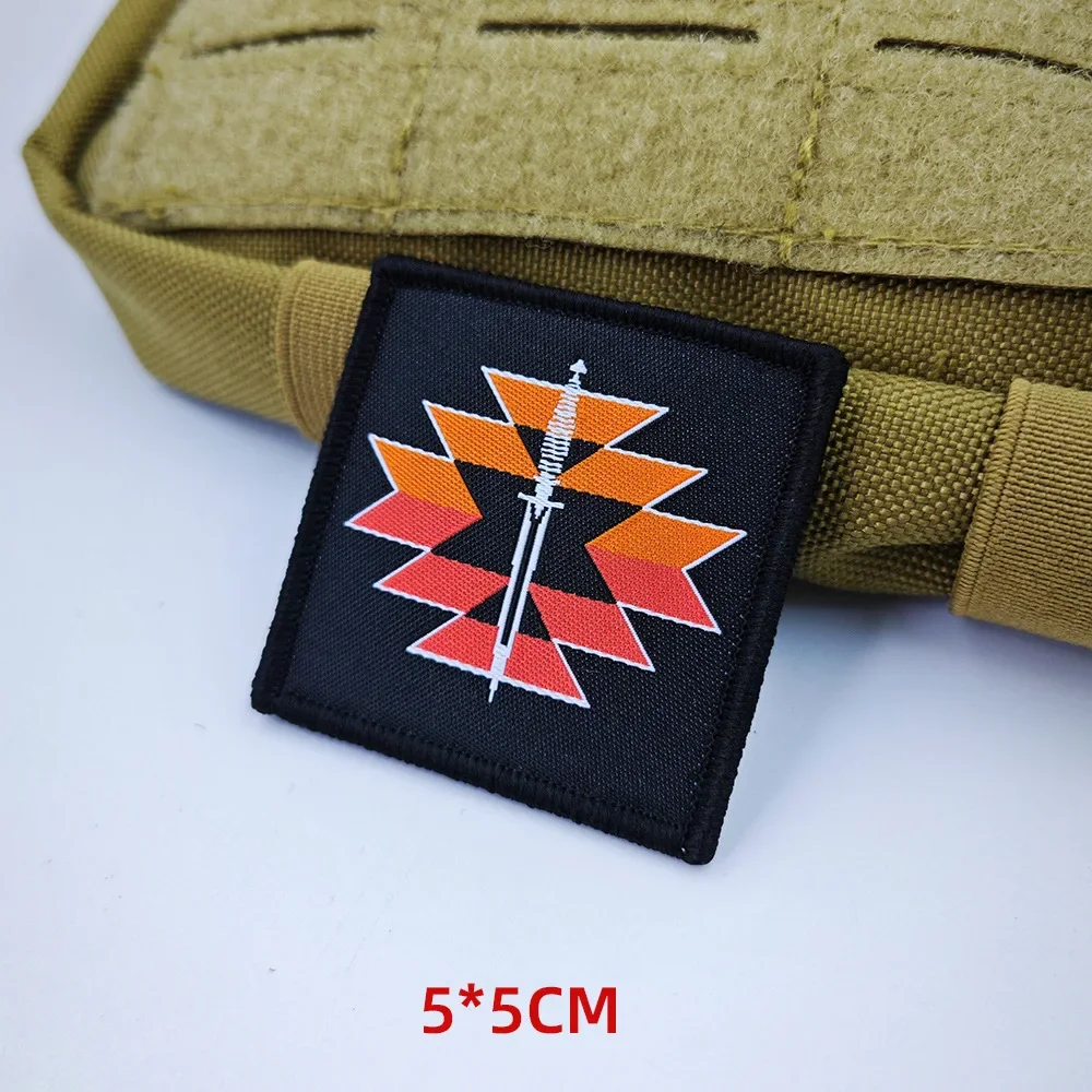 Черные пейонные системы вышитые нашивки на липучке для одежды модные