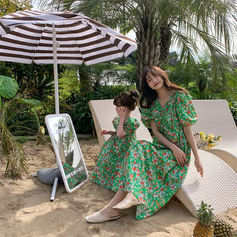 

2022 Mummy And Daughter Matching Dresses Children Girls Floral Dress Women Short Sleeve Summer Beach Wear Mommy Daughter Robe