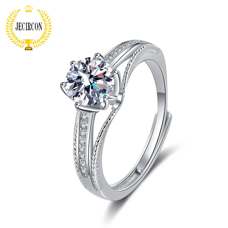 Женское кольцо с красным муассанитом 0 3 карат руки