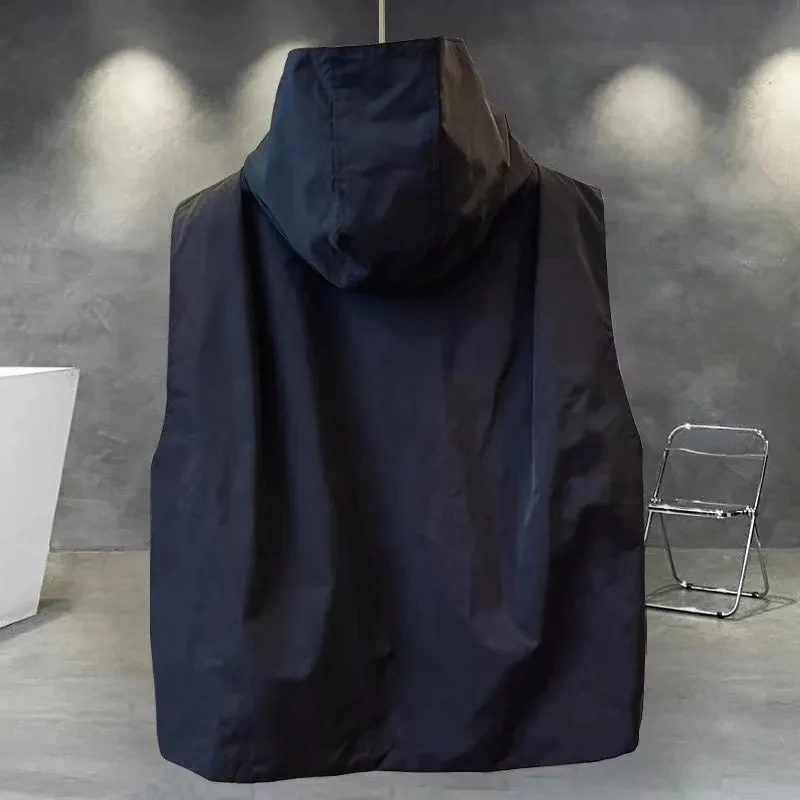 Женский жилет с капюшоном однотонный без рукавов в Корейском стиле весна-лето 2024