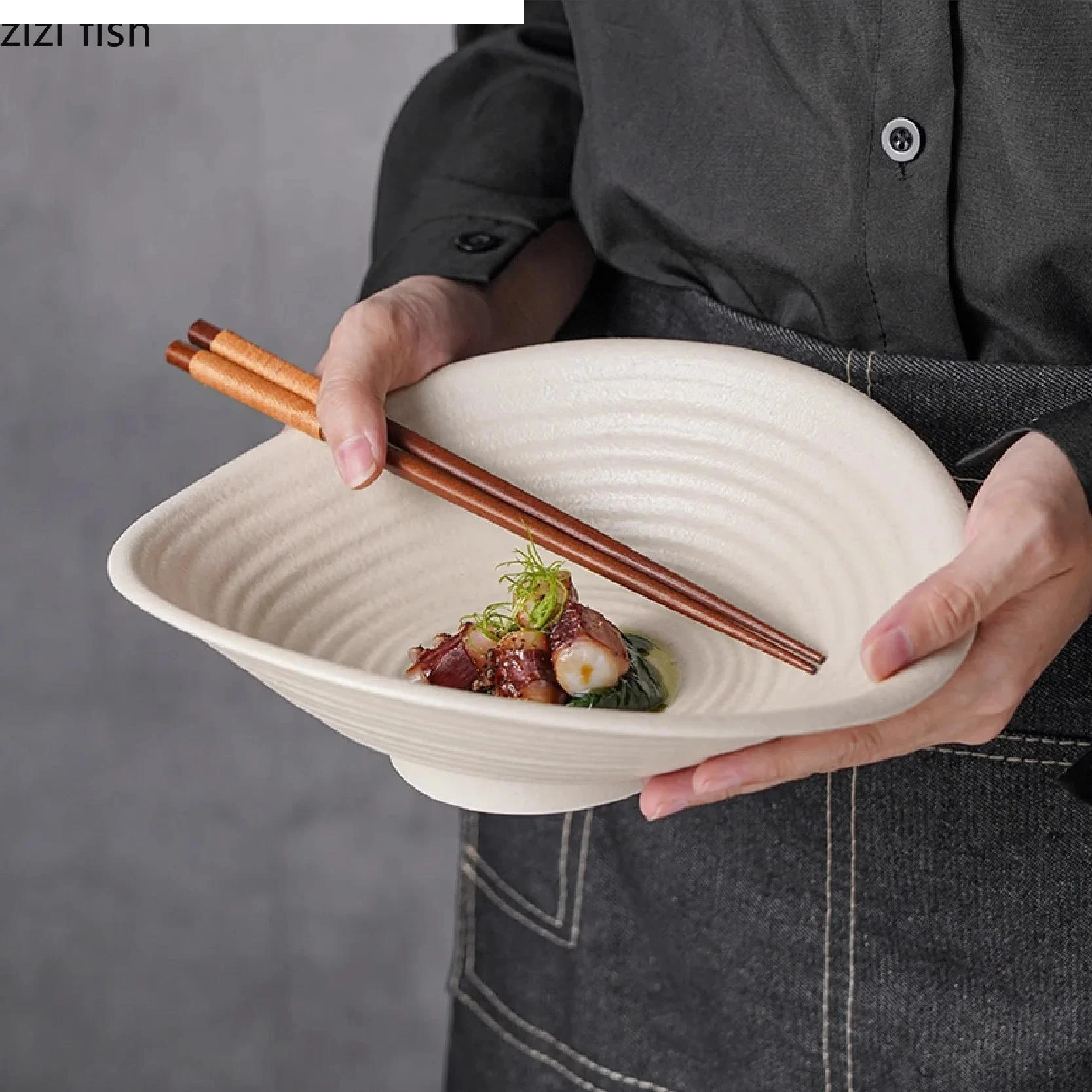 Необычная керамическая тарелка с винтовой резьбой обеденная для ресторана