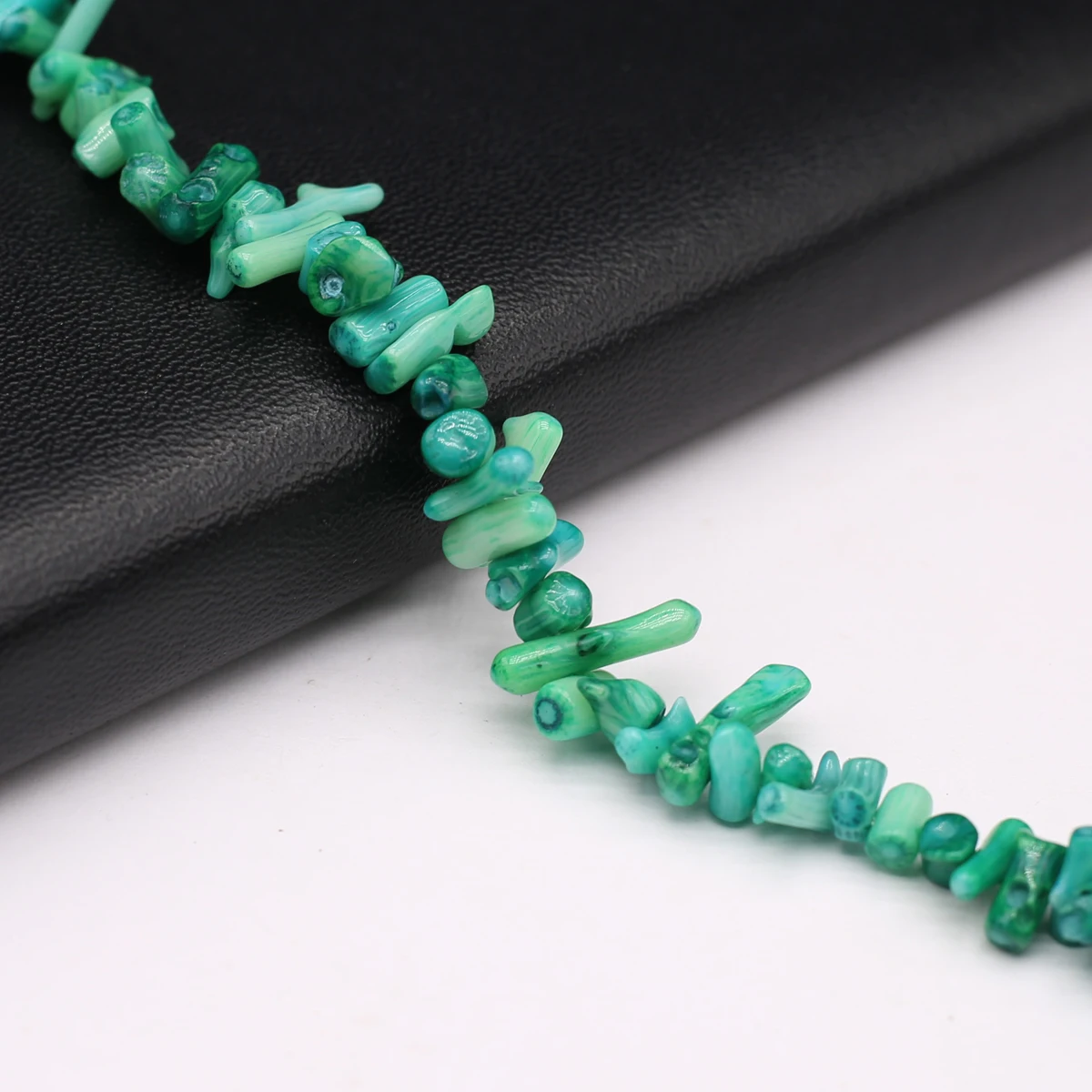 Бусины из натурального кораллового бутика с бусинами