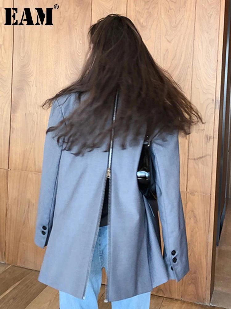 

[EAM] Women Gray Back Zipper Big Size Blazer New Lapel Long Sleeve Loose Fit Jacket Fashion Tide Spring Autumn 2022 1DD6471