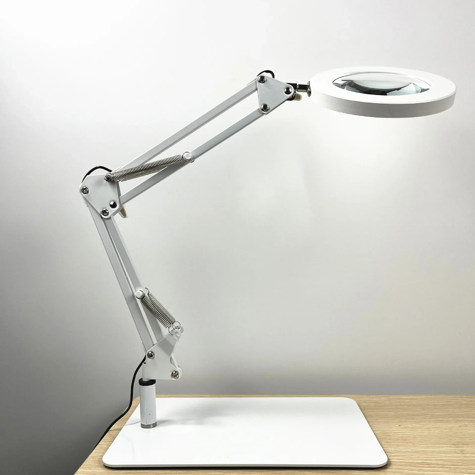 

Лупа светодиодная 3-цветная