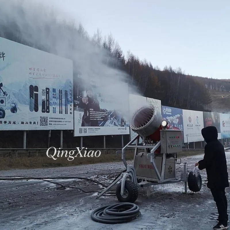 Фото Большая передвижная снегогенерирующая машина, портативное оборудование для искусственного снегопада, подходит для использования в помещении и на улице, для горнолыжных курортов и парков развлечений. №2