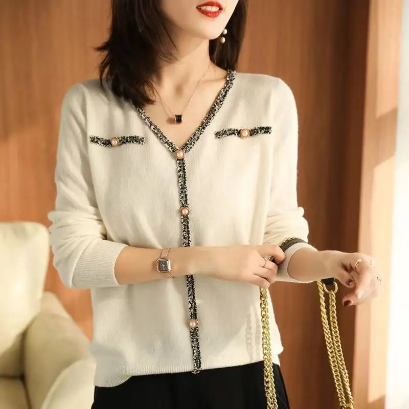 Женская трикотажная футболка с V-образным вырезом и длинным рукавом