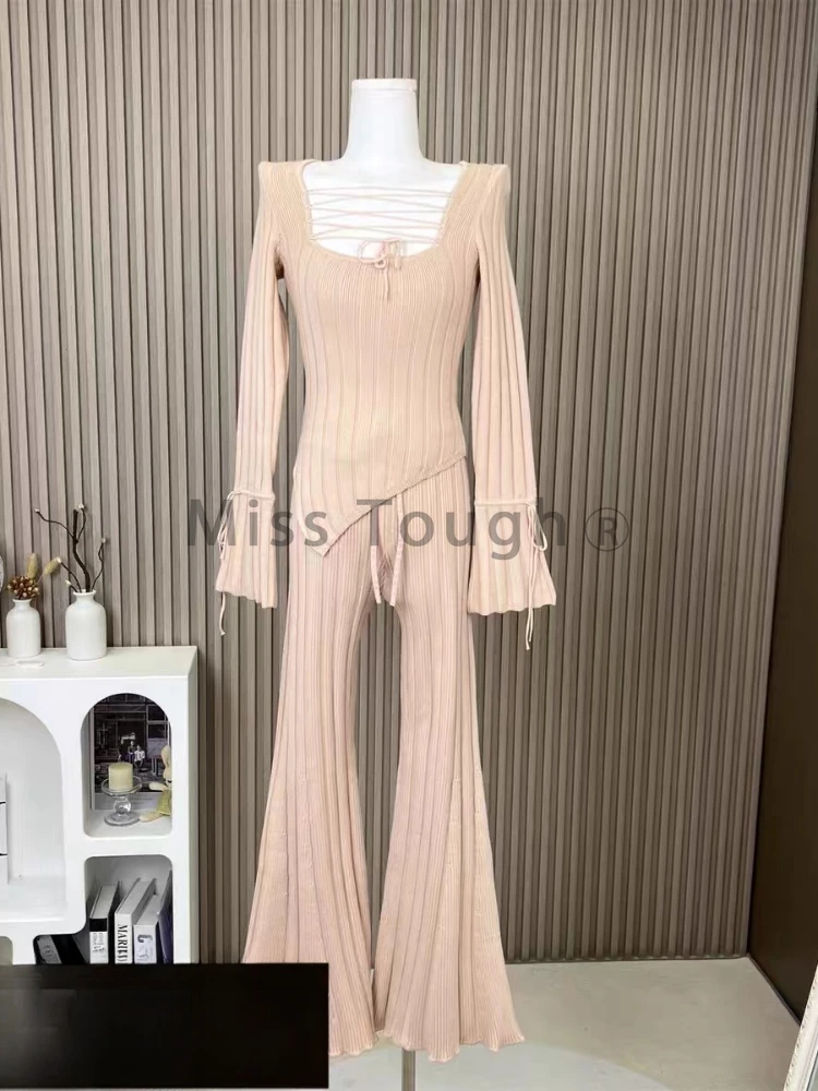 Женский трикотажный костюм из двух предметов розовый свитер на завязках и