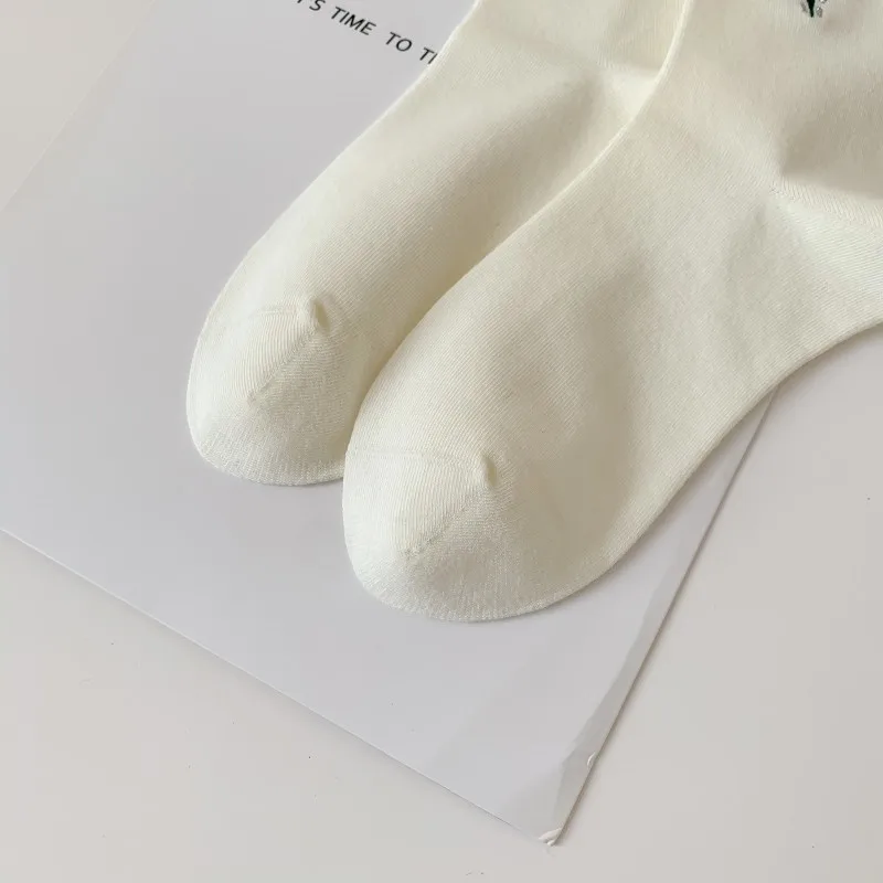 Fashion High Quality New 2023 Cotton Women's Socks Set Simple Embroidery Black White Heart Cotton Socks 4 Pcs Female