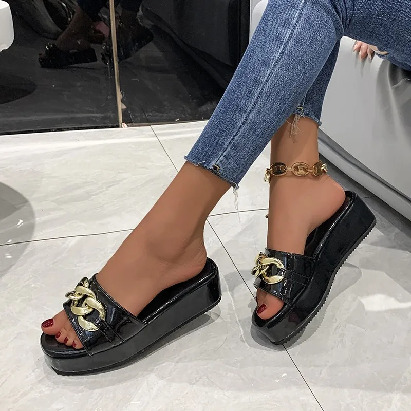 2022 New Summer Women's Platform Shoes Outdoor Beach Metal Chain Wedge Sandals Fashion Designer Slippers Casual Flip-flops