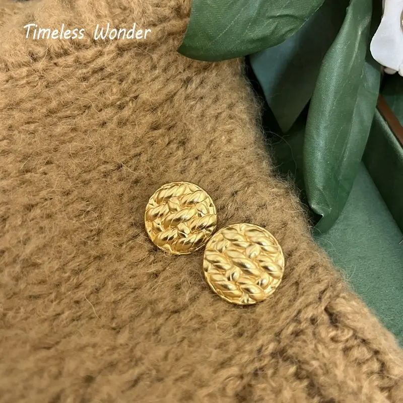 

Женские серьги-гвоздики из латуни с геометрической оплеткой