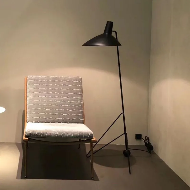 

American Vintage Dimmable Floor Lamp Minimalist Style Parlor Sofa Side Bedroom Reading Lighting Black Metal