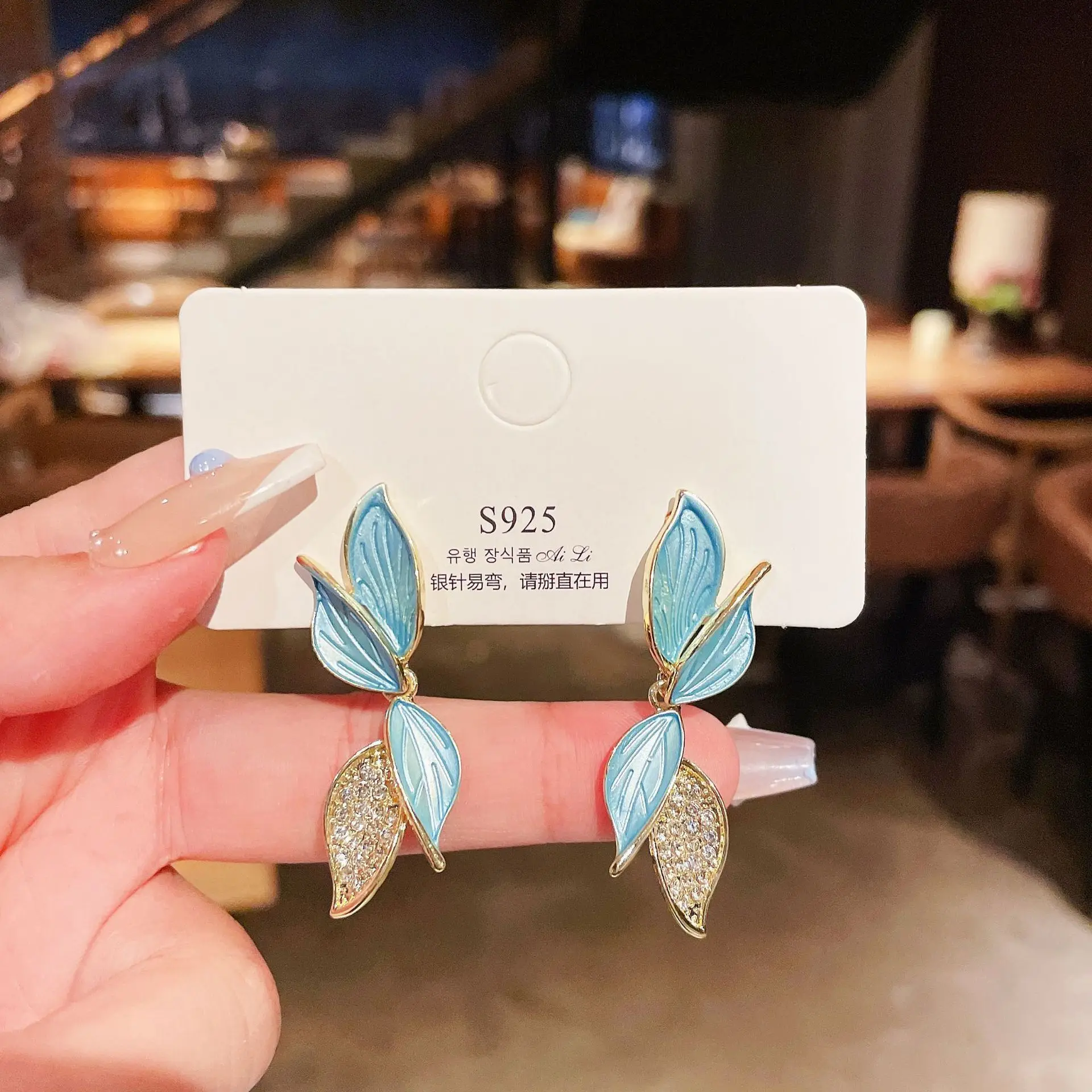 Многослойные висячие серьги-капли с листьями