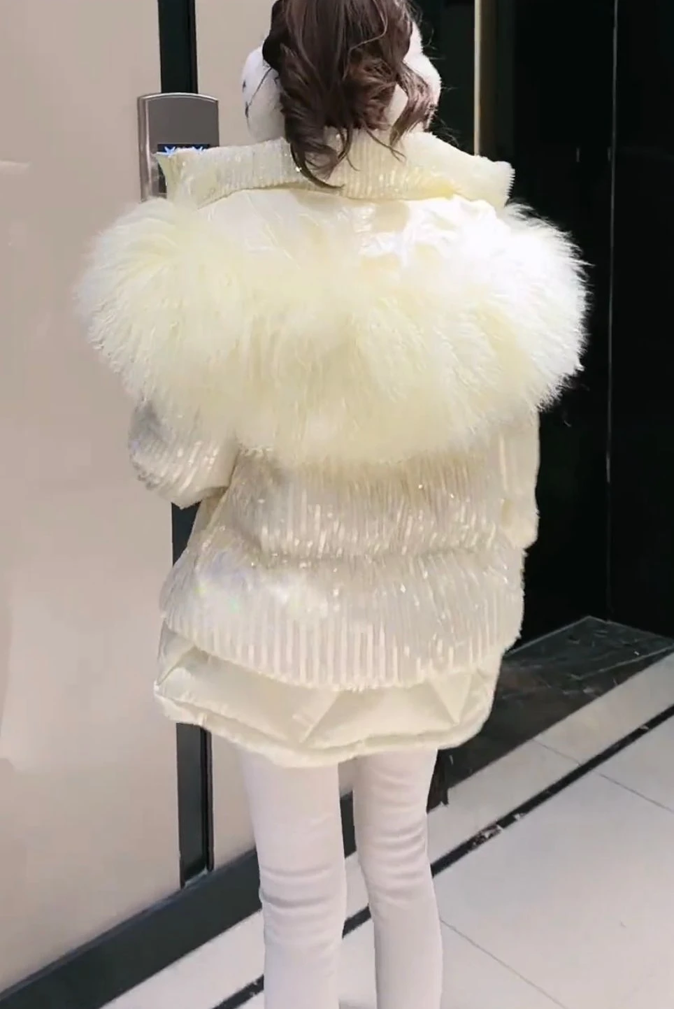 2022 New Winter Fashion Women Down Coats High Quality Large Fur Collar Hooded Parkas Sparkling Sequins White Duck Down Jacket