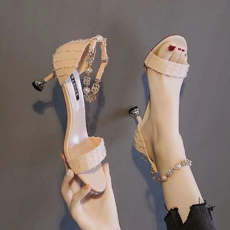 

Summer 2022 New Women's Shoes One-button Sandals with A Wide-fitting Middle Heel Rhinestone Peep-toe Simple Women's Sandals