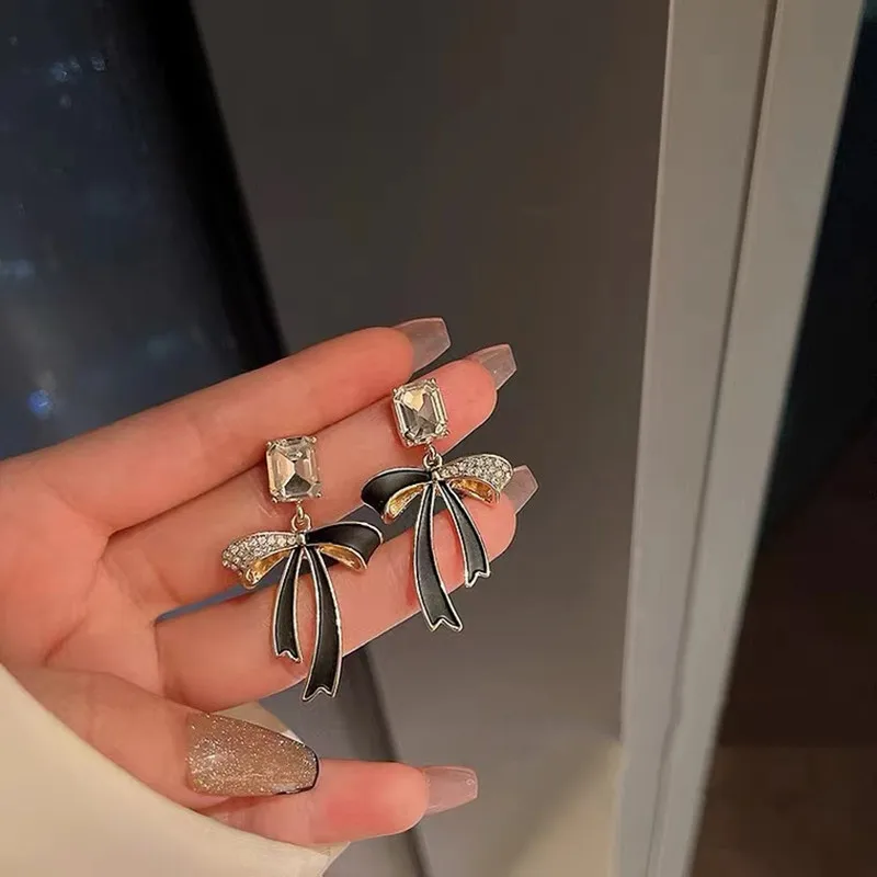 

S925 silver needle Korea's new ribbon bow earrings female Joker studded online celebrity earrings with the same temperament.