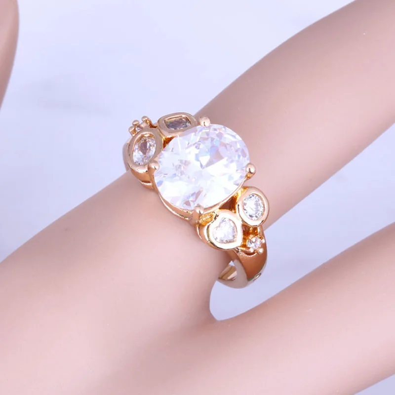 Женское кольцо из желтого золота с фианитом | Украшения и аксессуары