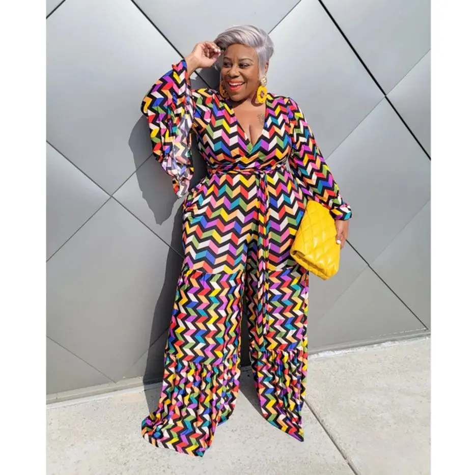 Женский комбинезон с V-образным вырезом