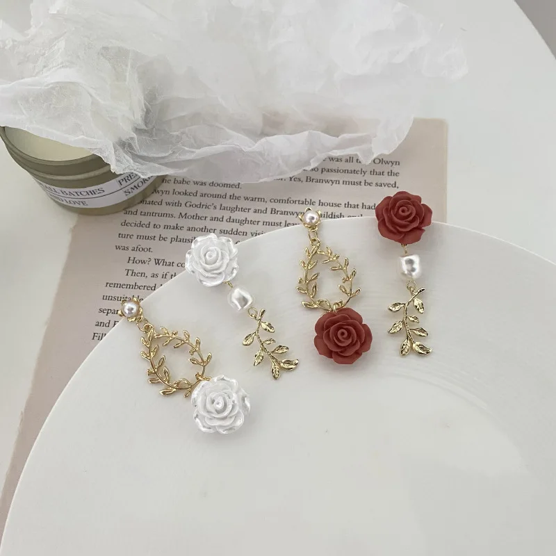 

Серебряные серьги-гвоздики с иглами, серьги в виде красной розы, металлические асимметричные серьги в виде листьев, жемчужные ушные клипсы