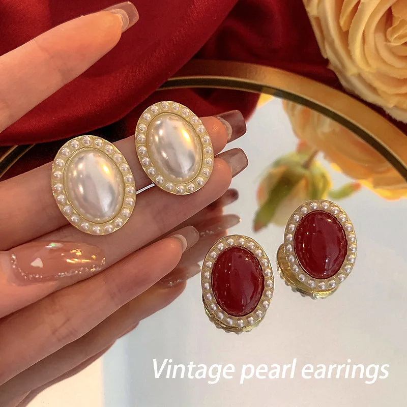 

French Retro Palace Style Baroque Pearl Earrings Female Light Luxury Senior Sense Simple Stud 2023 New Niche Ladies Stud