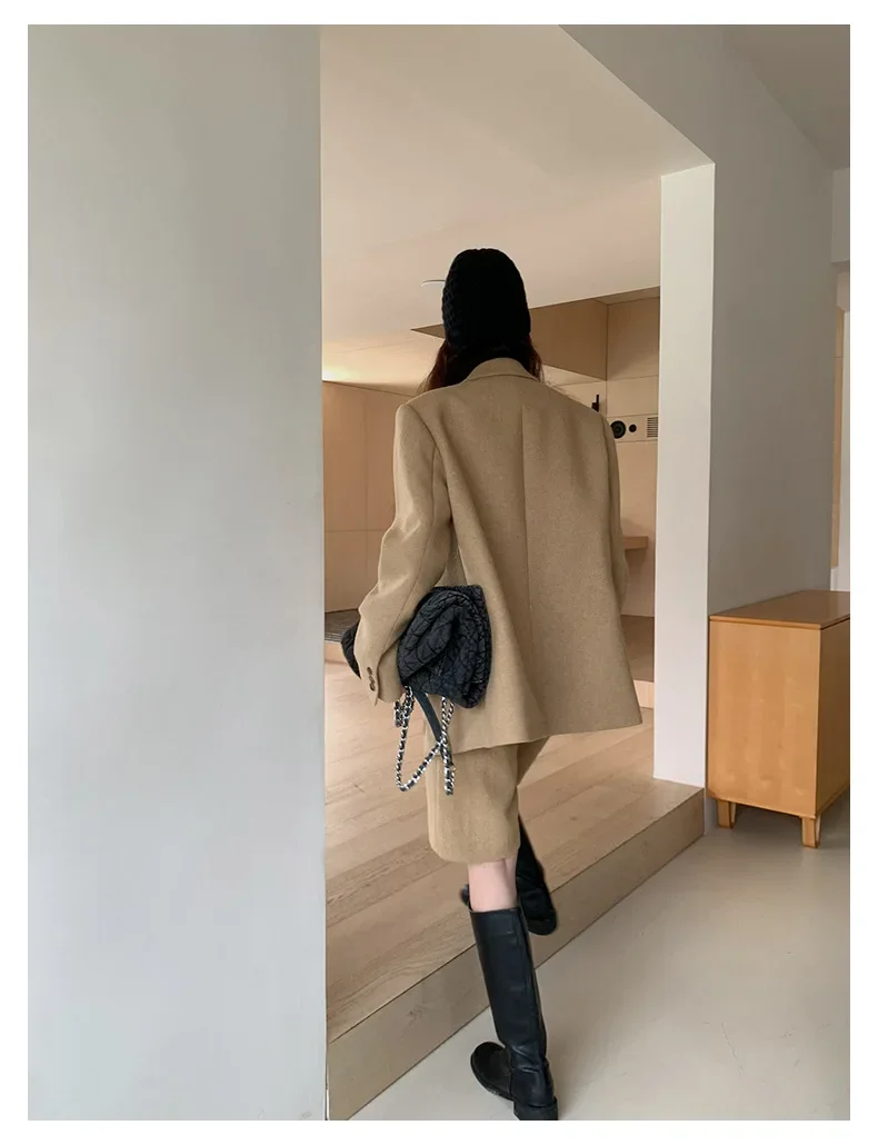 TWOTWINSTYLE коричневый шерстяной пиджак для женщин с зубчатым воротником и длинными