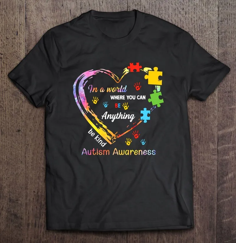 

В мире, где вы можете быть чем-либо, будьте добры, осведомленности аутизма, любая красочная ручная головоломка, акварель, сердце, футболка, че...